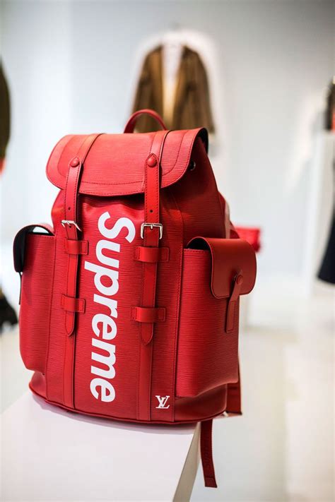 supreme louis vuitton coat|Louis Vuitton x supreme cartera.